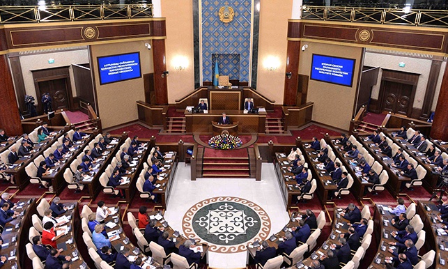 Memlekettik nagradalardy tabys etti