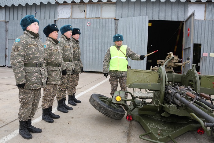 Elimizdiń Batysyndaǵy áskerıler mamandyq boıynsha daıyndyqty bastady