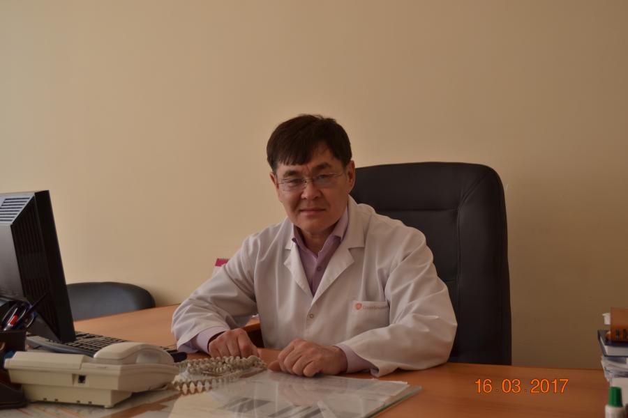 Qostanaıda onkologııalyq dıspanserdiń bas dárigeri úıqamaqqa alyndy