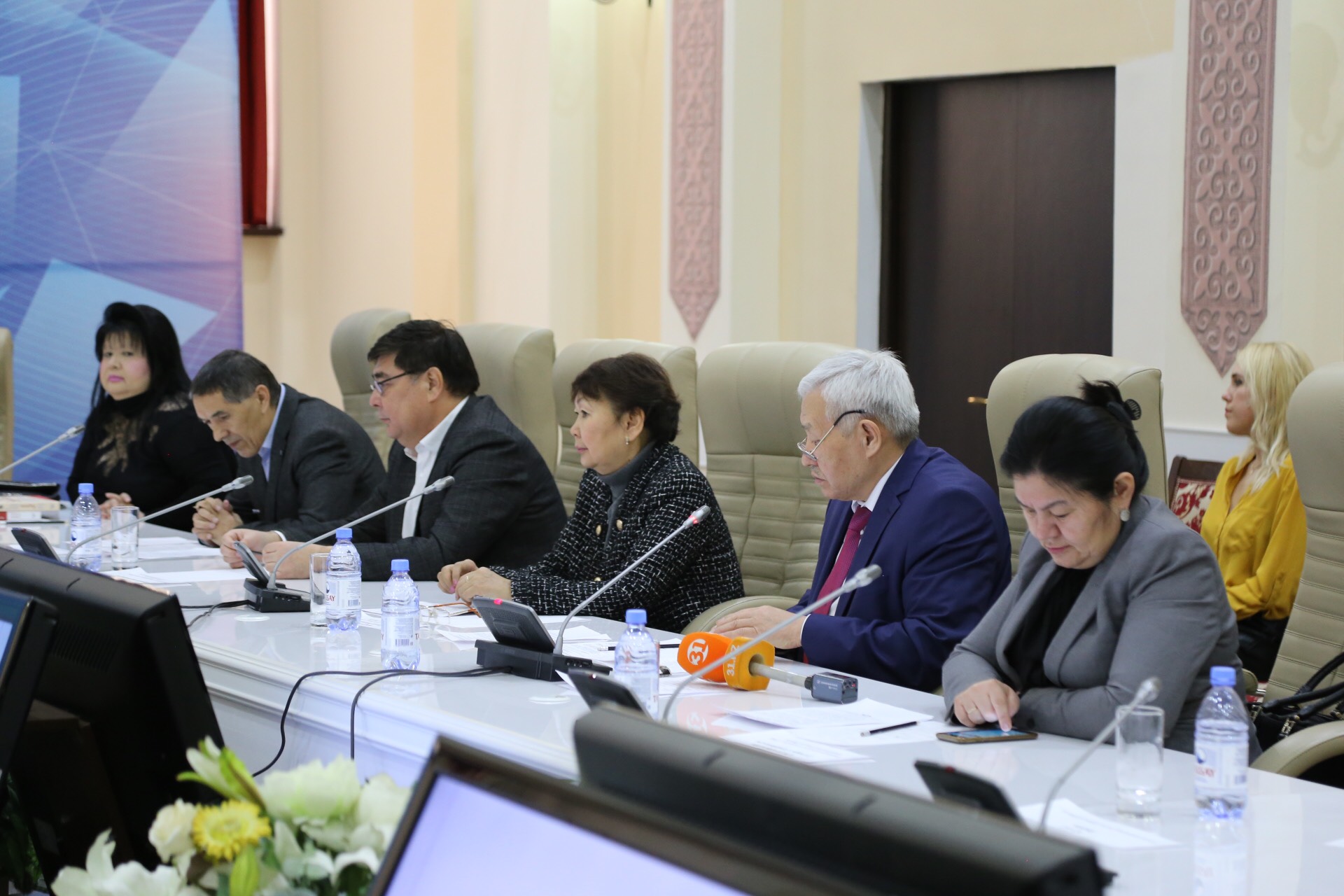 Mýltımedııa dáýiri  dástúrli medıany almastyra ala ma?