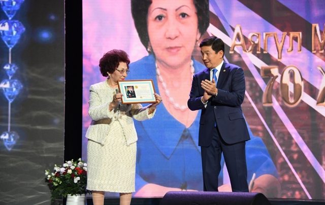 Ulaǵatty ustaz Aıagúl Mırazovanyń mereıtoıyna arnalǵan saltanatty kesh ótti