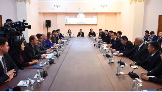 Baqytjan Saǵyntaev jas ǵalymdarmen Qazaqstanda ǵylymdy damytý keleshegin talqylady