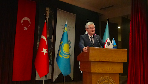 «Alash týy astynda» atty derekti fılm Túrkııada kórsetildi