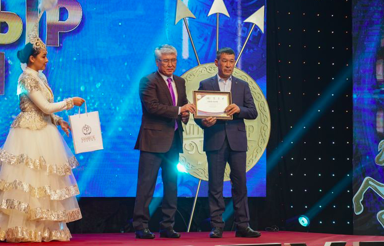 «Altyn tuǵyrda» úzdikter marapattaldy