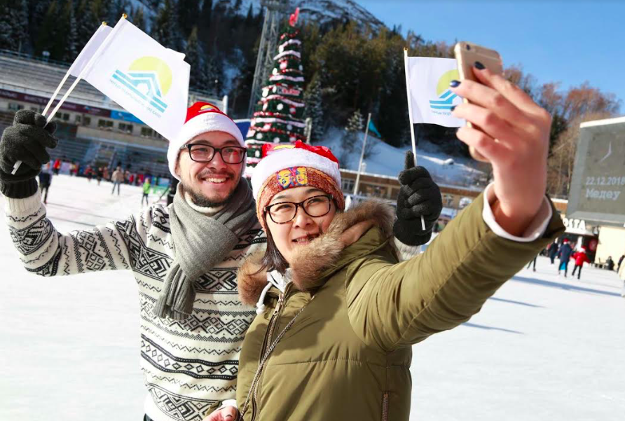 «Turǵyn úı qurylys jınaq banki» ujymy Medeý muz aıdynyna bardy
