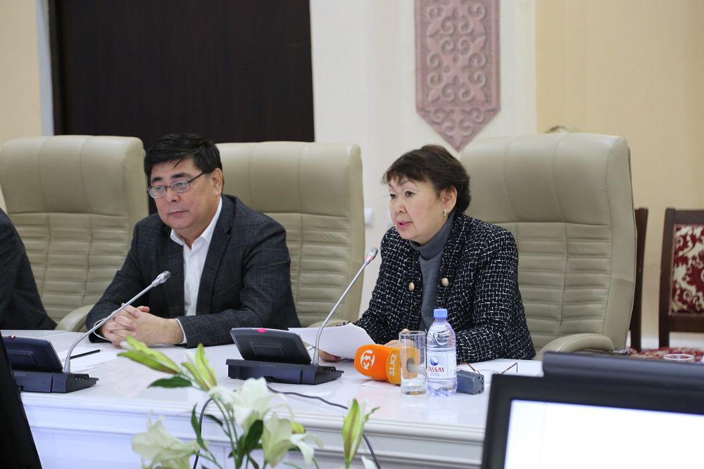 Dástúrli medıanyń ózekti máseleleri talqylandy