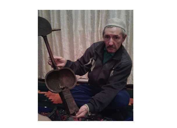 Qaıǵydan tabylǵan kóne qobyz