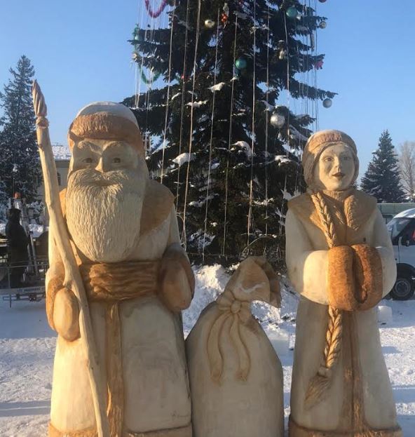 ShQO-nyń Altaı qalasynda aıryqsha Aıaz ata men Aqshaqar ornatyldy