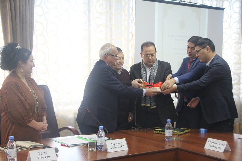 Marjan Ershýdiń «Qojanasyr jyrlaıdy»  kitaby jaryq kórdi