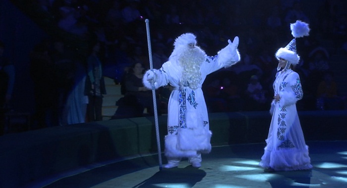  Almaty ákiminiń Jańa jyldyq shyrshasy ótti