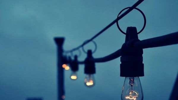 Atyraý qalasynyń mańynda 62 turǵyn úıdiń aýlalarynda kóshe jaryqtary ornatyldy