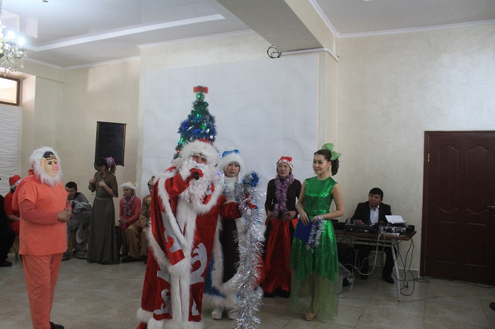 ShQO Aıagóz qalasynda jalǵyz basty qarııalarǵa qurmet kórsetildi