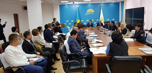 Aqtaýda «Nur Otan» partııasy memlekettik baǵdarlamalar oryndalýy týraly baıandady