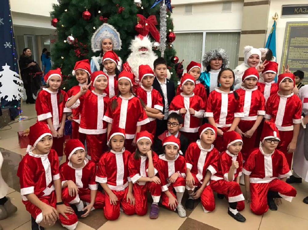 Jańajyldyq shyrsha erekshe kútimdegi balalarǵa arnaldy