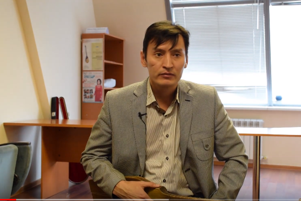 «О́rnek». Qaırat Aıtbaev. Bir kúıdiń syry (vıdeo)