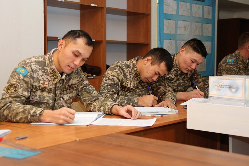 «Batys» óńirlik qolbasshylyǵy áskerı bólimderindegi komandırlik daıarlyq jańa deńgeıge shyǵýda