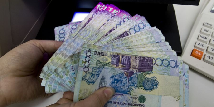 «Dırektormen birge aqsha jedim» degen bas esepshi jumystan ketti