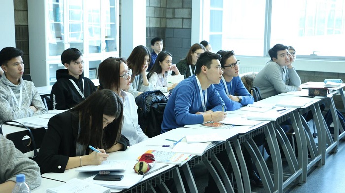 Almatyda «Altyn belgi» úmitkerleri oqý-jattyǵý lagerinde bilimderin shyńdady