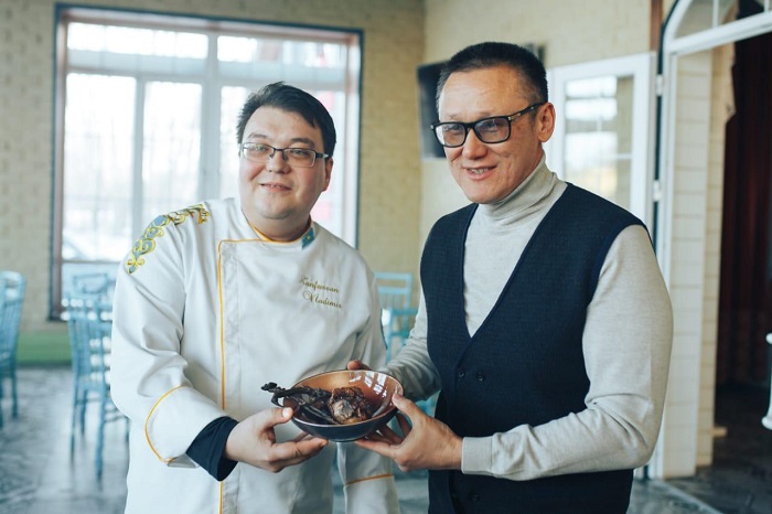 О́skemende ulttyq taǵamdar jańǵyrtylyp jatyr