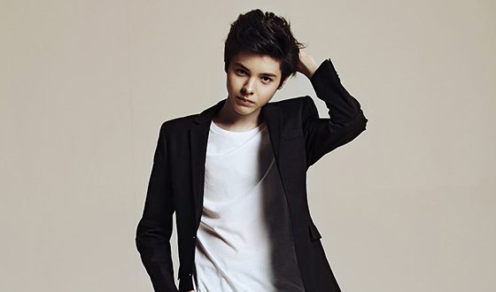 Anasy qazaq bolgarııalyq ánshi I am singer jobasyna qatysady