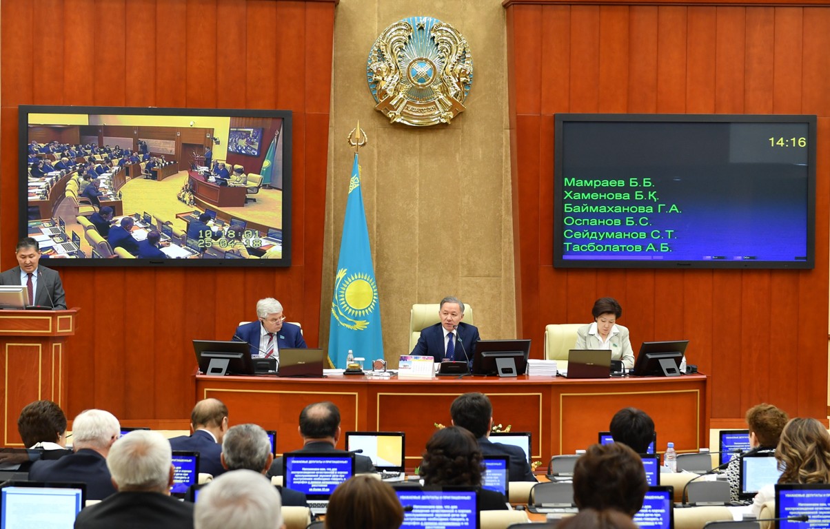 Májilis birqatar jańa zań jobasyn maquldady