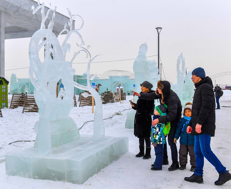 Muzdan qashalǵan ertegi keıipkerleri