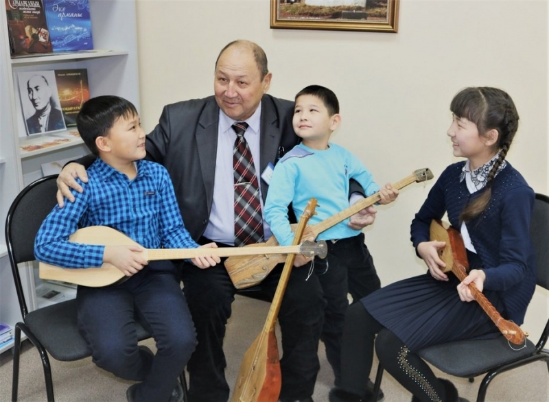 Qaraǵandylyqtar 100 jyldyq dombyramen kúı tartty