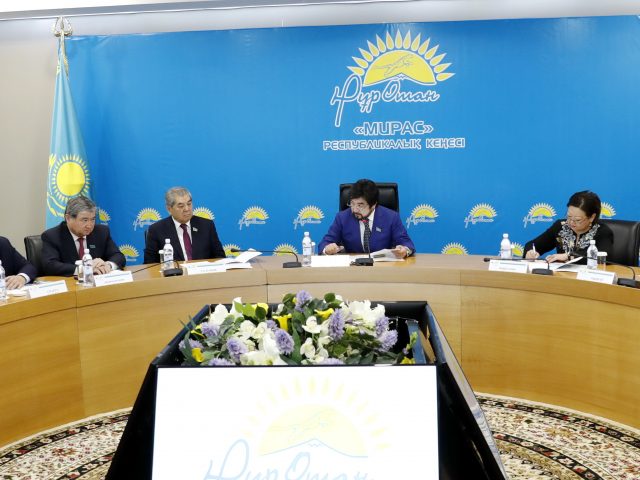 Partııa aıasynda aýyldy damytý máselesi qaraldy