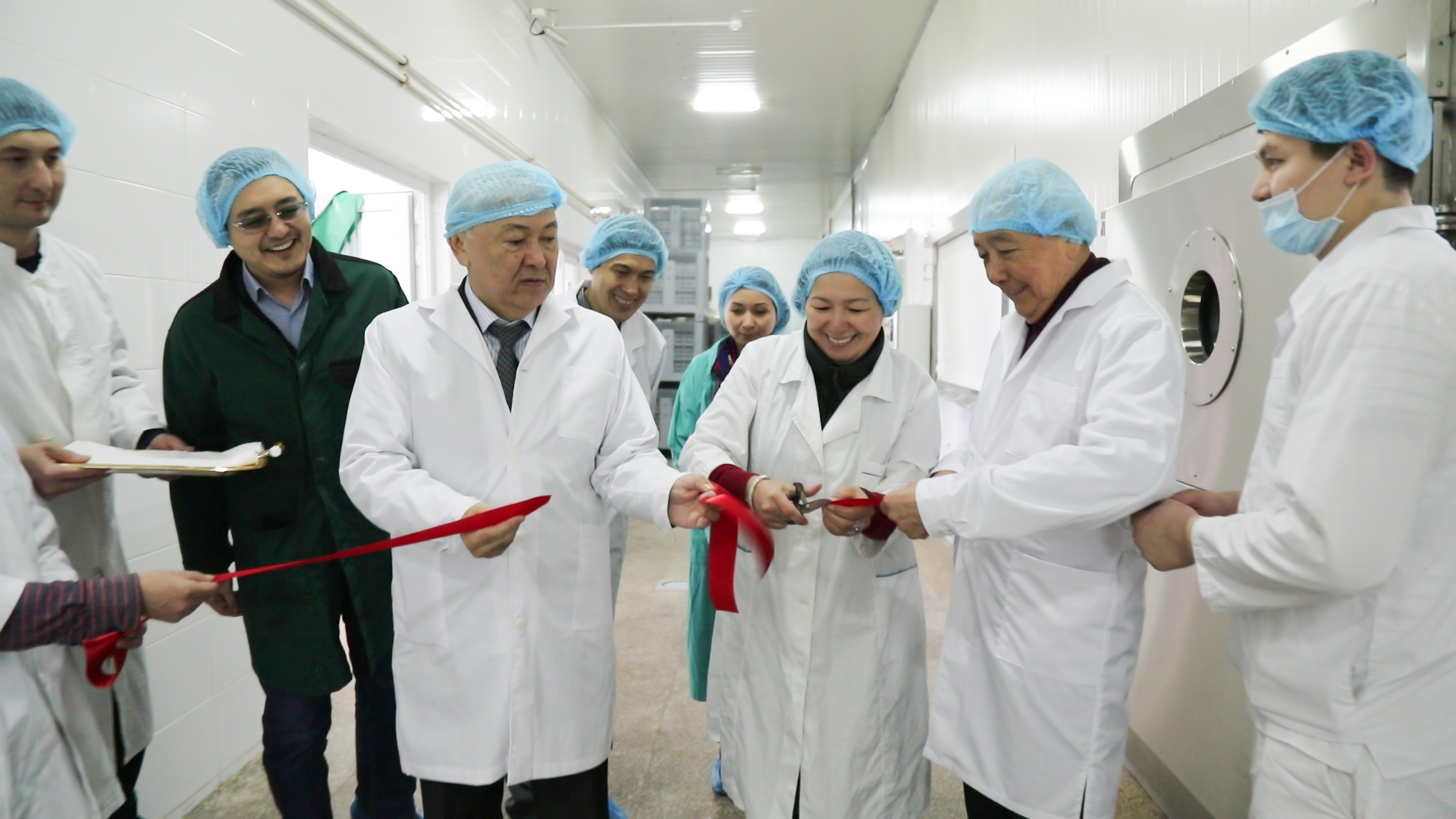 Nazarbaev Ýnıversıtetinde halal standarttaryna sáıkes bıologııalyq belsendi qospa ázirlendi