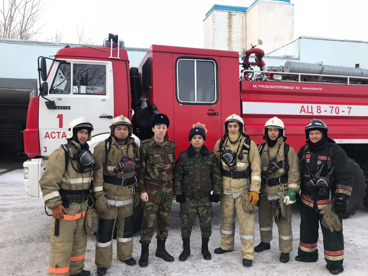 Elordalyq qutqarýshylar janyp jatqan úıden 6 adamdy shyǵardy