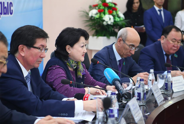 Túrkistanda Májilistiń Áleýmettik – mádenı damý komıtetiniń kóshpeli otyrysy ótti