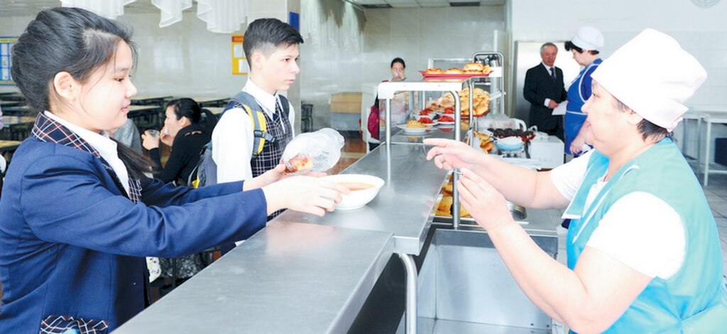 «Nur Otan» mektep ashanalaryn jalǵa alýshylardy tekserýmen aınalyspaıdy 