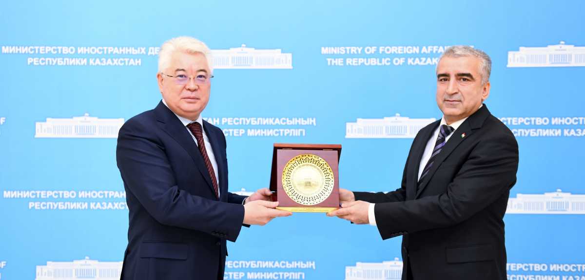 ​SIM basshysy Tájikstan elshisin qabyldady