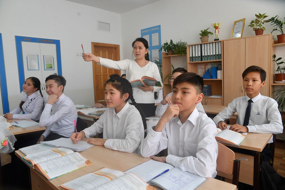 Pedagog mártebesin jańa satyǵa kóteredi