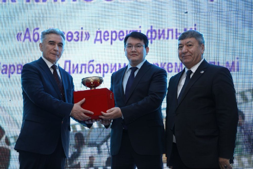 О́zbek kınosynyń kúnderi ótti