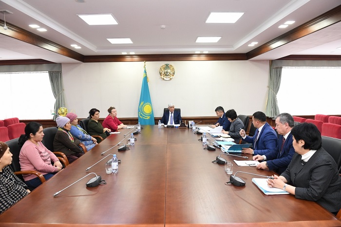 Taldyqorǵanda kóp balaly analar baspana kezegin kútip júr