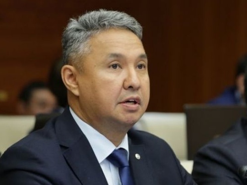 Azat Perýashev Qazaq Respýblıkasy ataýyn qaıta engizýdi usyndy