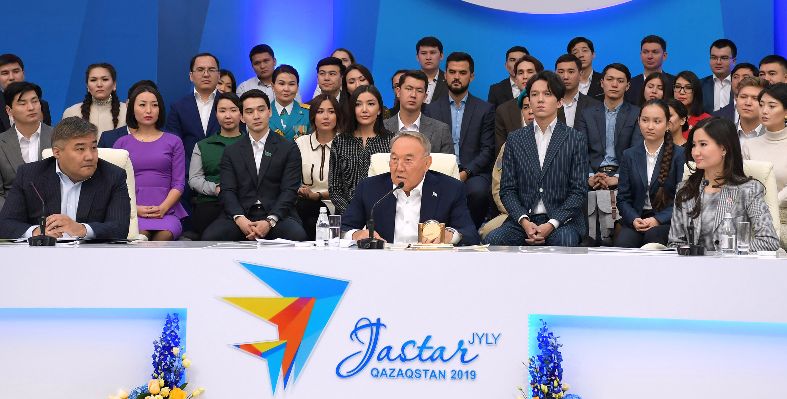 Nursultan Nazarbaev Jastar jylynyń saltanatty ashylý rásimine qatysty