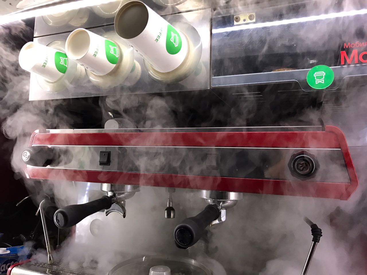 Balalarǵa dámdi kofe ishkizip, fýtbol oınaýdy úıretken jas kásipker –Ashat Nurlybaev