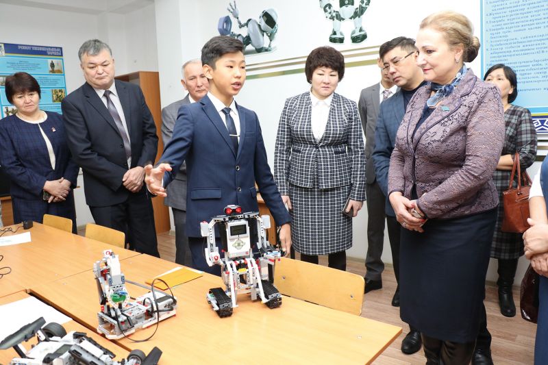 Almaty oblysynda Nurǵısa Tilendıev aýylynda IT synyp ashyldy