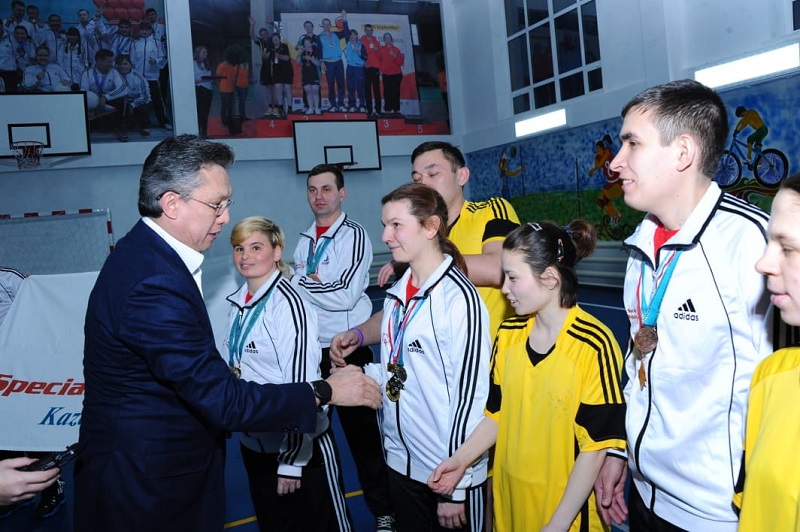 Baqyt Sultanov «Qamqor» áleýmettik qyzmet kórsetý ortalyǵynda boldy