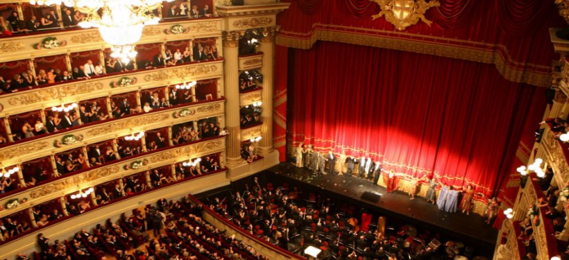 Teatrlyq kamın janyndaǵy qysqy kesh