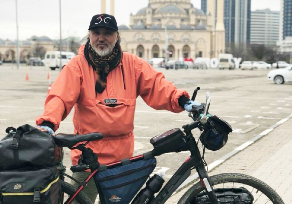 Qysta velosıpedpen Mekkege attandy