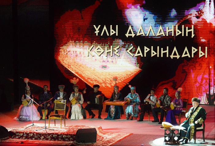 Semeıde «Uly dalanyń kóne saryndary» dástúrli mýzyka festıvali ótti
