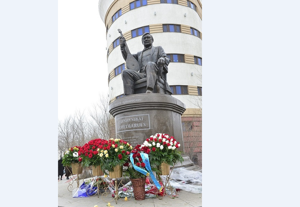 Kúı-Qarshyǵa týǵan jerine eskertkish bolyp oraldy