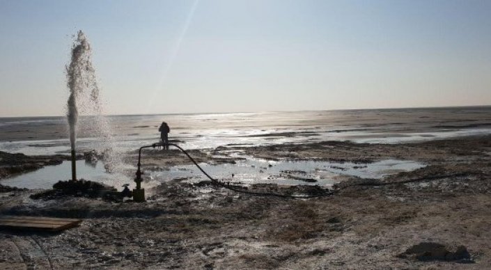 Aral teńiziniń tartylyp qalǵan bóliginde emdik qasıeti bar tushy sý tabyldy