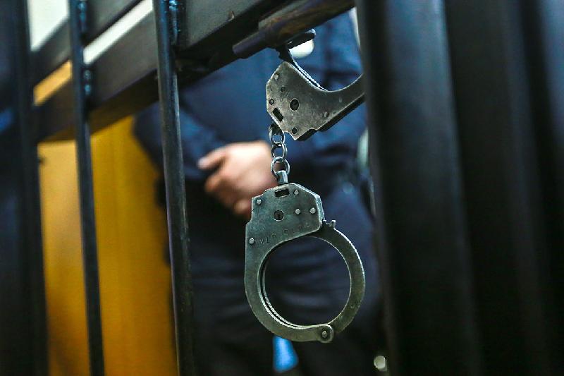 Oralda bomba jaıly jalǵan habar taratqan áıel tutqyndaldy