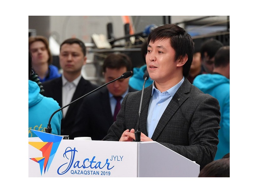 Ádebıet akademııasy qandaı máseleni sheshedi?