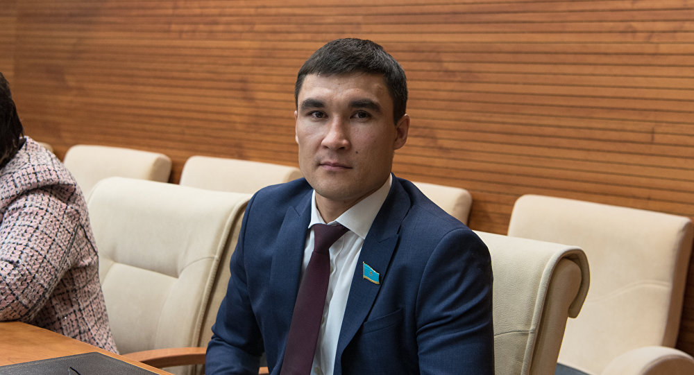 Serik Sápıev depýtattyqtan ketti 