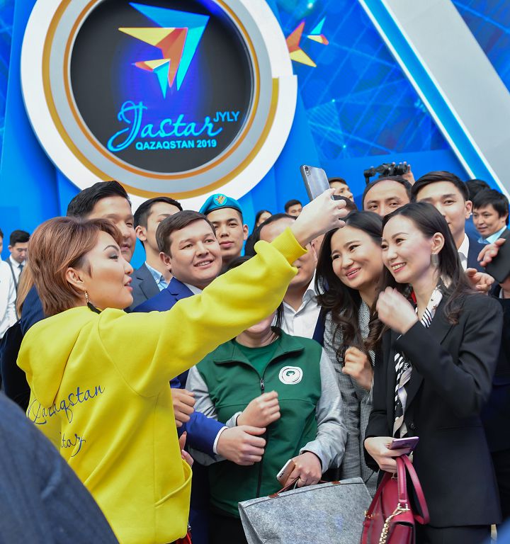 Bórliniń volonterlerine bári rıza